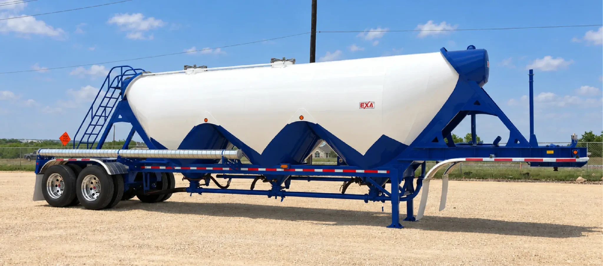 1030 CF pneumatic dry-bulk trailer