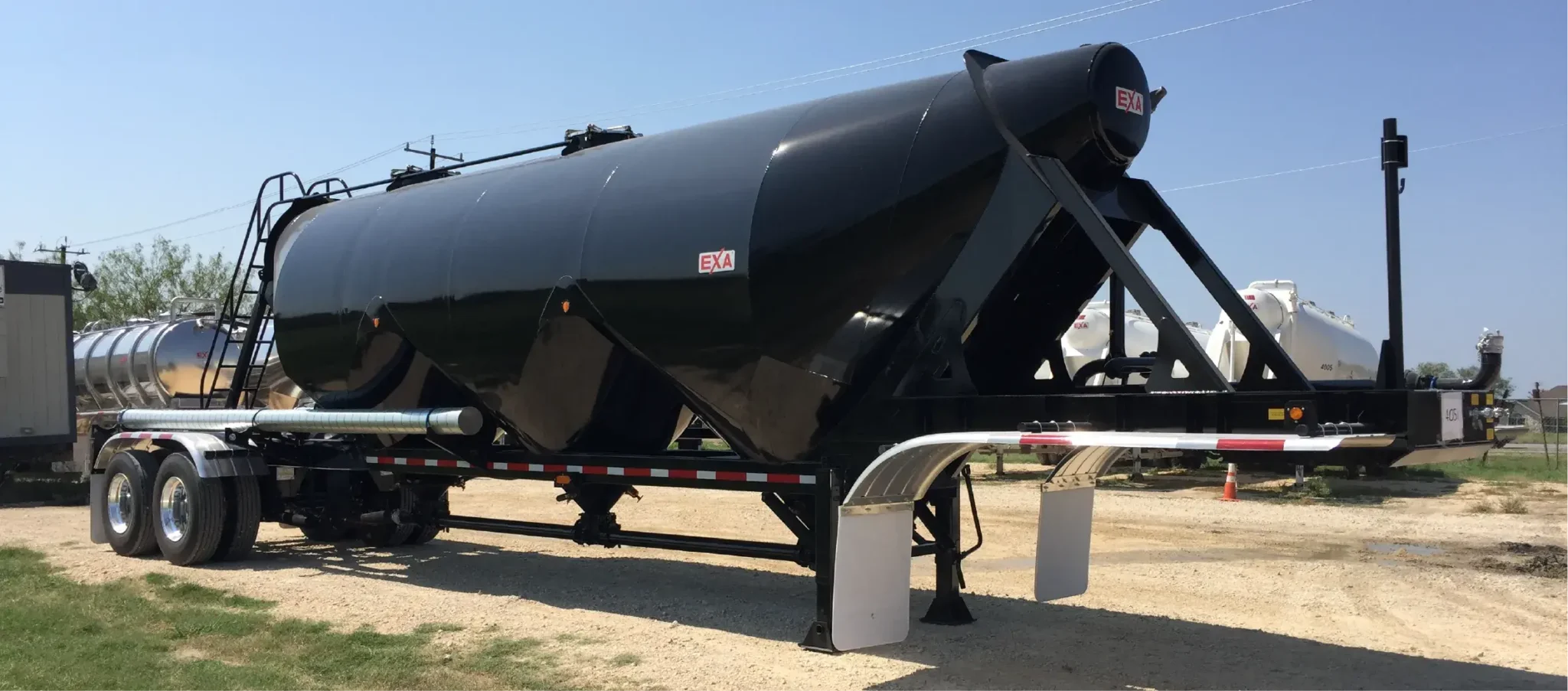 1030 CF pneumatic dry-bulk trailer